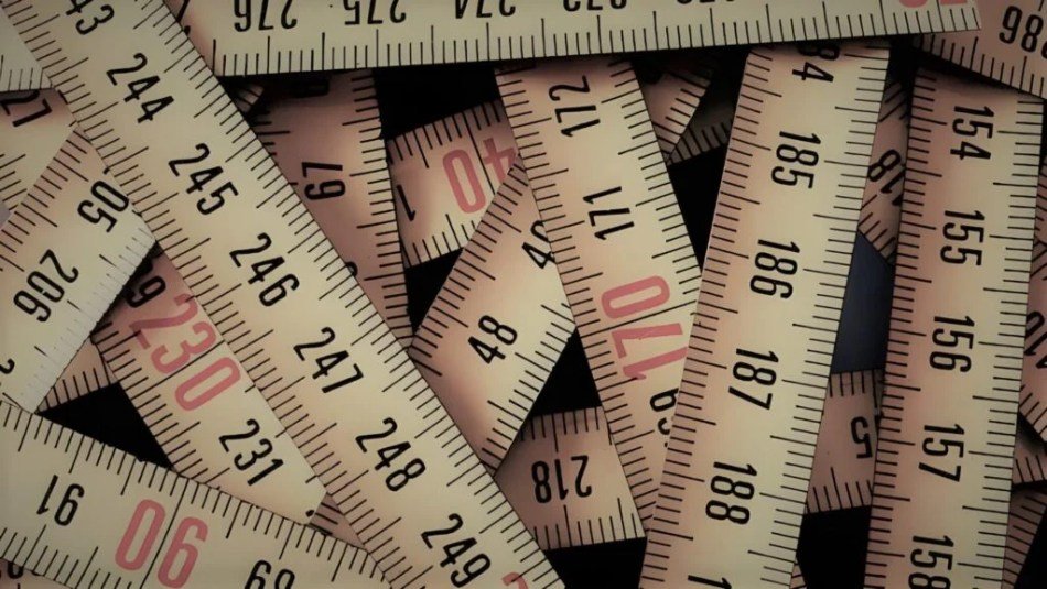 Measuring tapes on the worktable of the VJs atelier